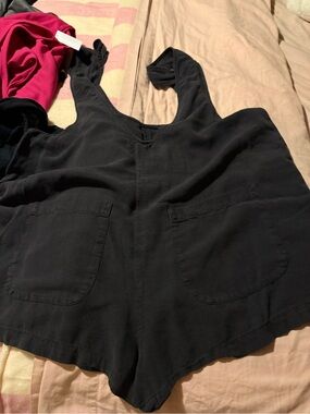 Arizona Jean Company Black Sleeveless V-Neck Romper